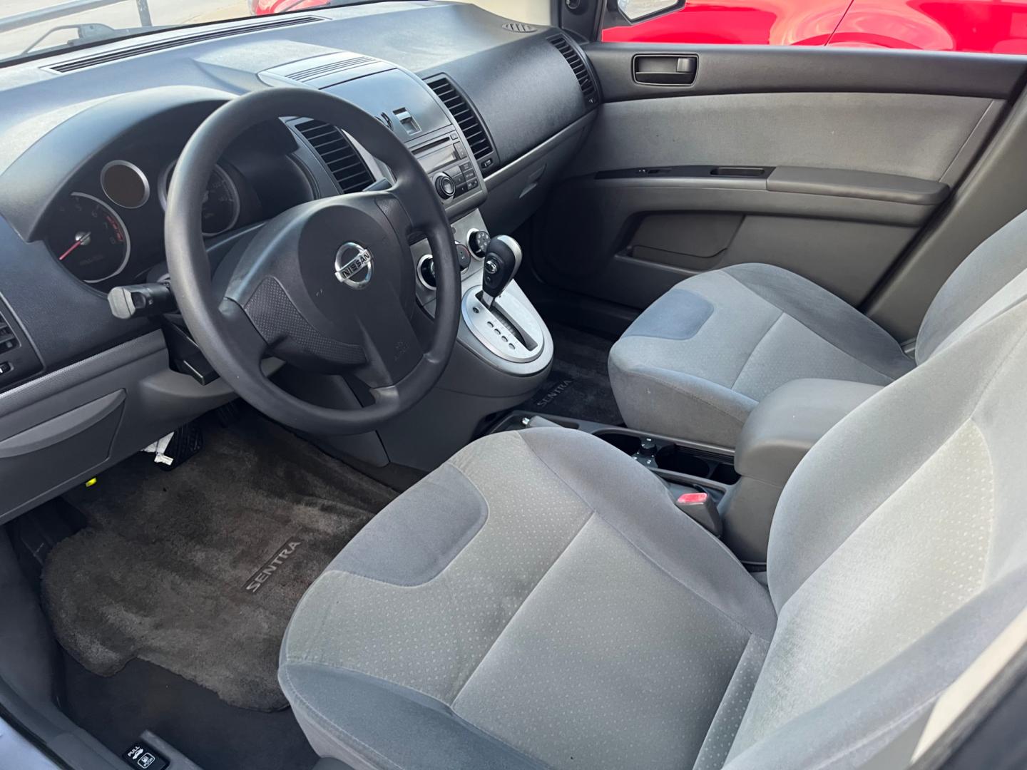 2009 SILVER NISSAN SENTRA 2.0 (3N1AB61E39L) with an 2.0L L4 DOHC 16V engine, CVT transmission, located at 8101 E. Skelly Dr., Tulsa, OK, 74129, (918) 592-3593, 36.121891, -95.888802 - Photo#3